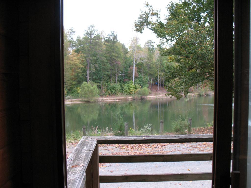 Forest Lake Camping Resort Lakefront Cabin 1 Advance Dış mekan fotoğraf